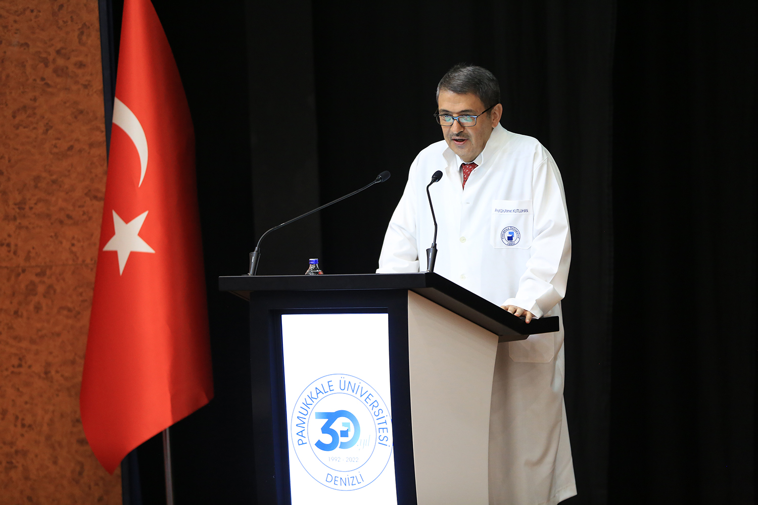 AÜ Rektörü Prof. Dr. Ahmet Kutluhan,