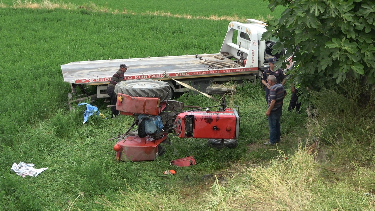 Virajı alamayan traktördeki 2 çiftçi hayatını kaybetti