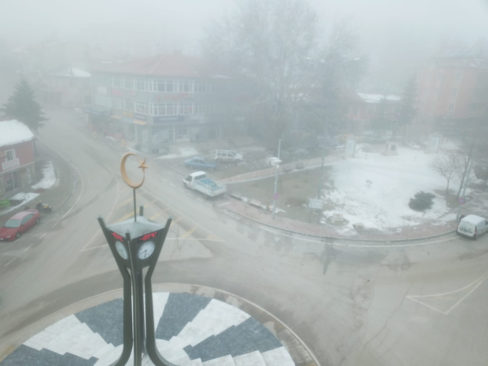 İlçe sis nedeniyle hayalet kente dönüştü