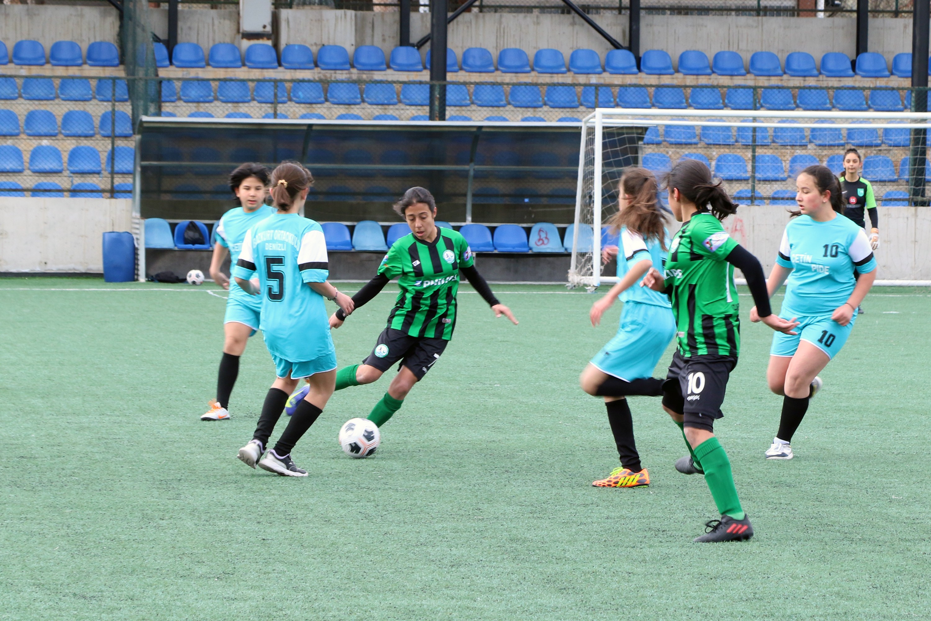 Horozkent Kadın Futbol Takımı’nın alt yapısında oynayan U-13 Grubu