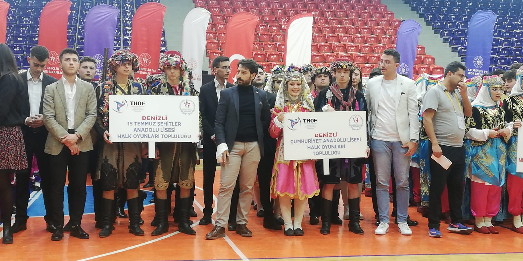 Halk oyunlarında Denizli’ye Türkiye şampiyonluğunu getirdiler