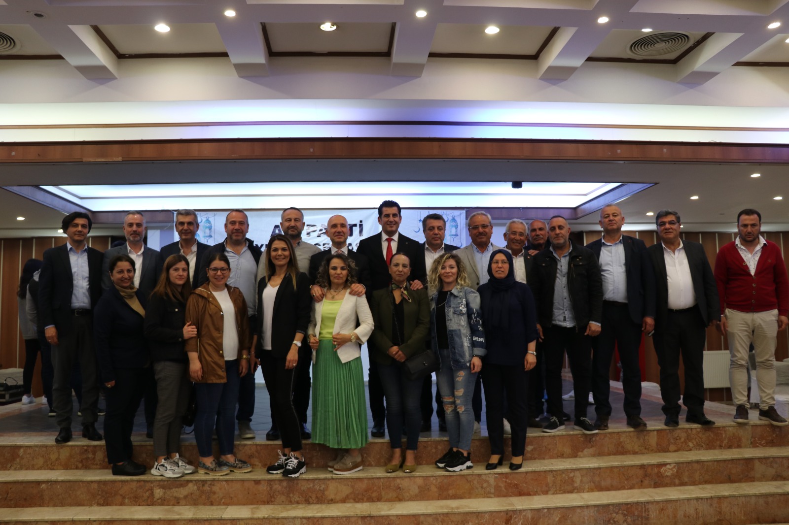 AK Parti Sarayköy İlçe Teşkilatı tarafından düzenlenen iftar yemeğinde buluştu.