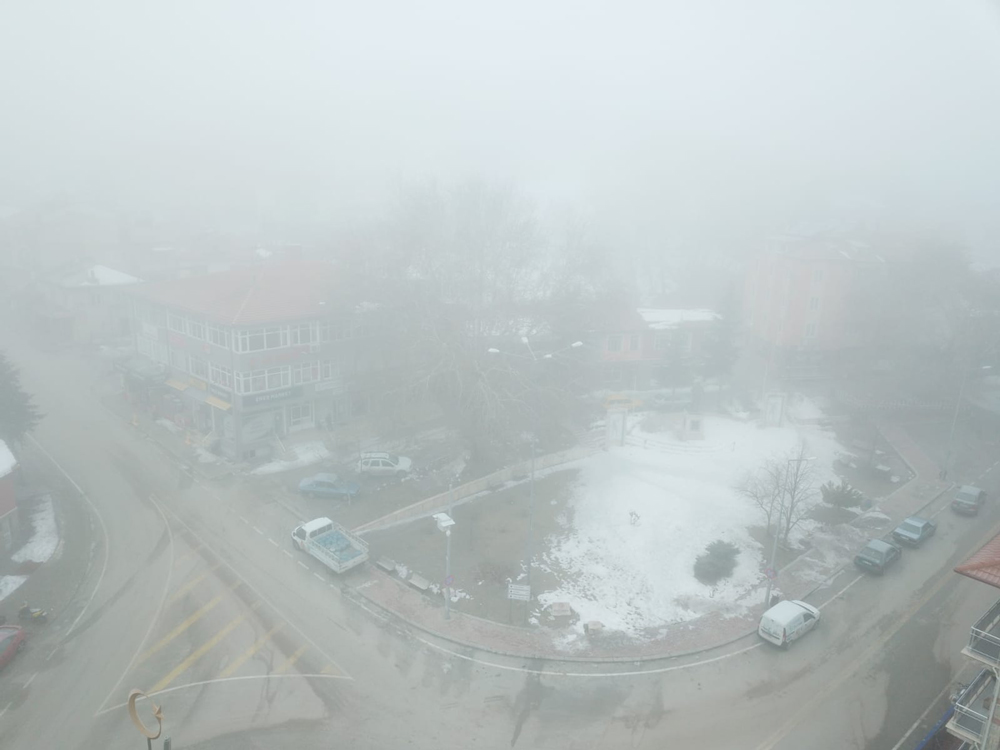 İlçe sis nedeniyle hayalet kente dönüştü
