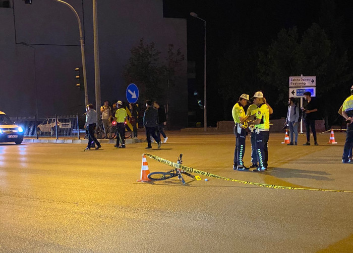 Hızla gelen aracın çarptığı bisikletli çocuk hayatını kaybetti