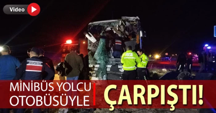 Denizli’de minibüs yolcu otobüsüyle çarpıştı: Yaralılar var