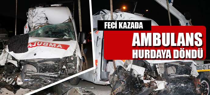 Kamyonlara çarpan ambulanstaki 3 kişi yaralandı