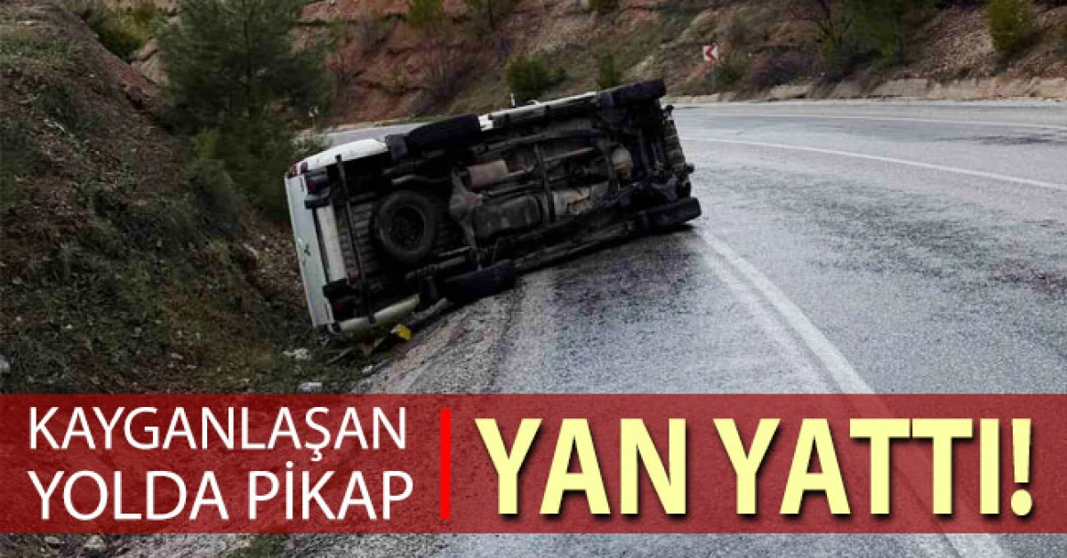 Yağmur sonrası kayganlaşan yolda pikap yan yattı